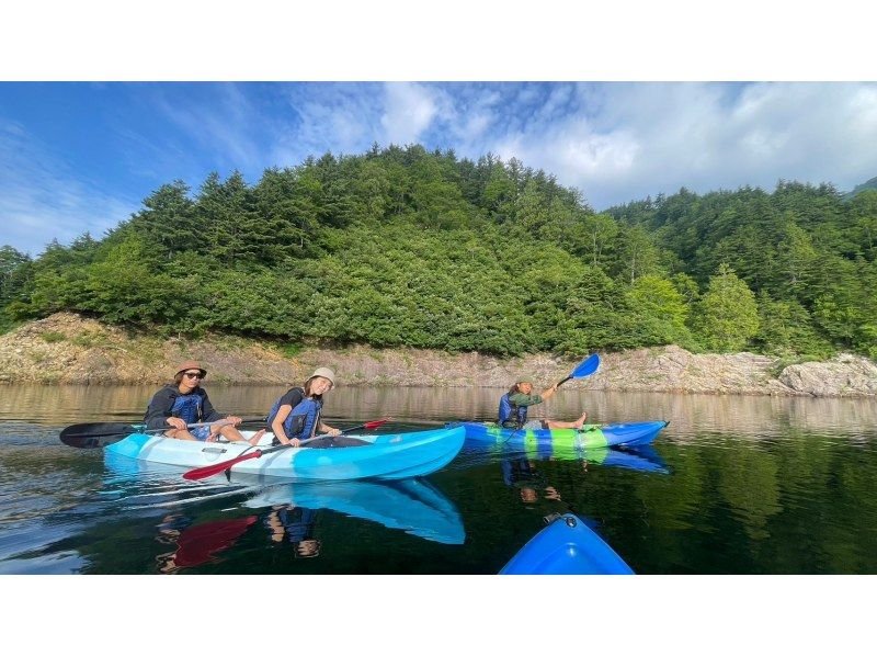 【群馬みなかみ】3歳からOK ！大自然に囲まれた湖でお散歩カヌー体験！写真無料プレゼント♪2025の紹介画像