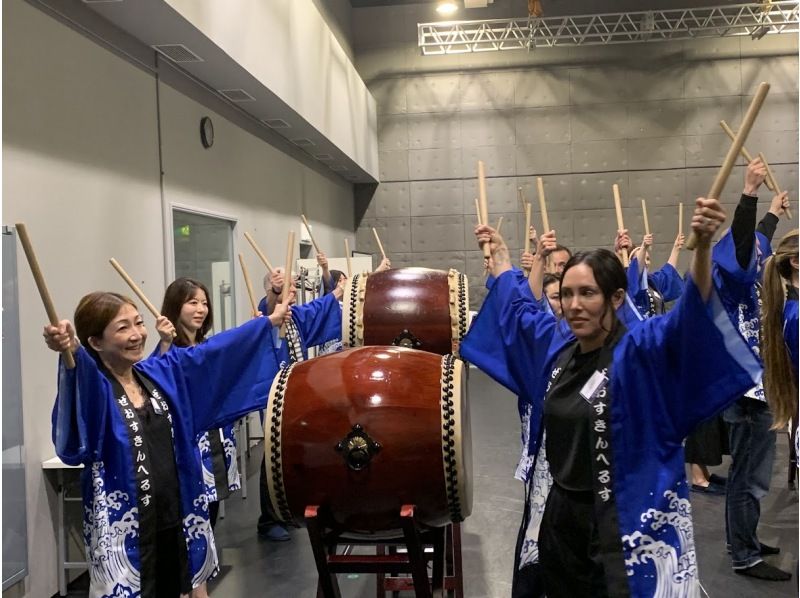 【東京・浅草・上野・スカイツリー・明治神宮・秋葉原エリア】日本伝統文化の「和太鼓体験」国籍問わず最大200名様まで歓迎！の紹介画像