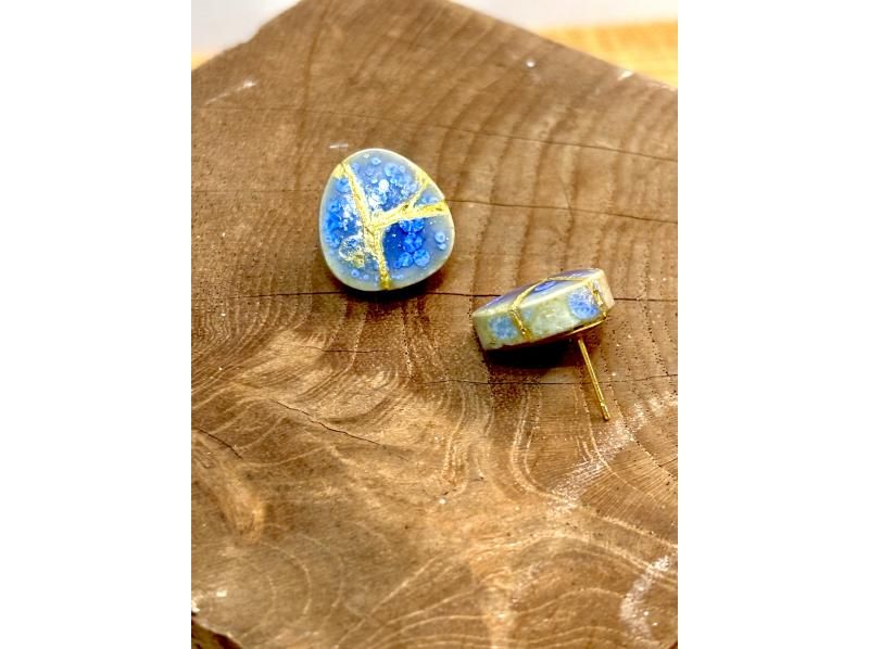 Handmade experience in Naha, Okinawa | Kintsugi earrings and earring making class | Beginners welcome [Right next to Miebashi Station!]の紹介画像