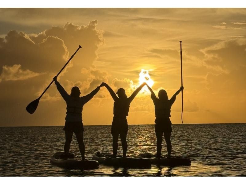 【宮古島｜貸切｜当日予約歓迎】《1組貸切サンセットSUPツアー》★ドローン撮影付き★写真・動画無料★追加料金なし★手ぶらで参加OKの紹介画像