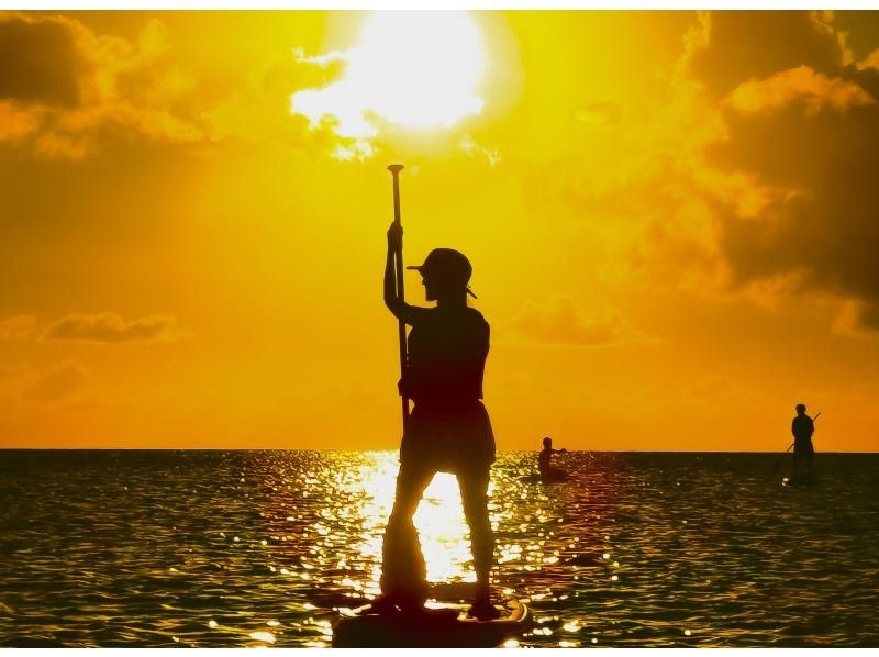 【宮古島｜貸切｜当日予約歓迎】《1組貸切サンセットSUPツアー》★ドローン撮影付き★写真・動画無料★追加料金なし★手ぶらで参加OKの紹介画像