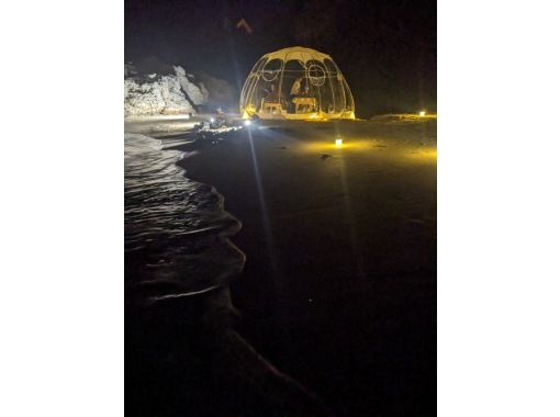 [冲绳恩纳村的​​海滩或洞穴] 18:30 / 20:00 / 21:30 开始 非常适合作为给朋友和情侣的惊喜礼物◎の紹介画像
