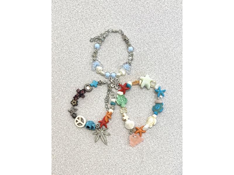 [Okinawa, Ishigaki Island] Make bracelets and anklets that stand out in the sea ★ Choose from 700 types of parts / Custom size finish ♪ Just choosing is a fun experience ☆の紹介画像