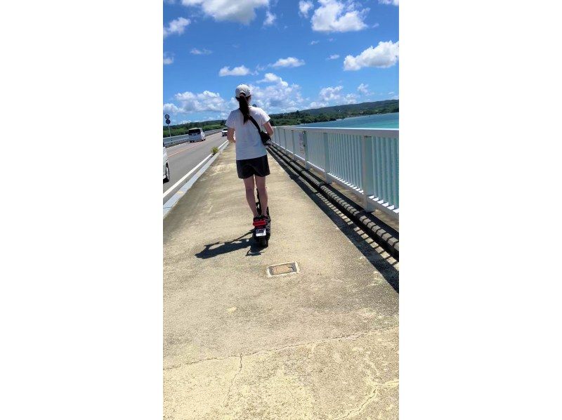 [Okinawa, Nago] Departing from Kouri Island's neighbor, Yagaji Island! ☆ 3-hour island tour plan on an electric scooter (kickboard) ☆ No license required if you are 16 years old or older ♪の紹介画像