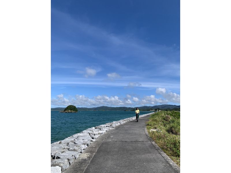 [Okinawa, Nago] Departing from Kouri Island's neighbor, Yagaji Island! ☆ 3-hour island tour plan on an electric scooter (kickboard) ☆ No license required if you are 16 years old or older ♪の紹介画像