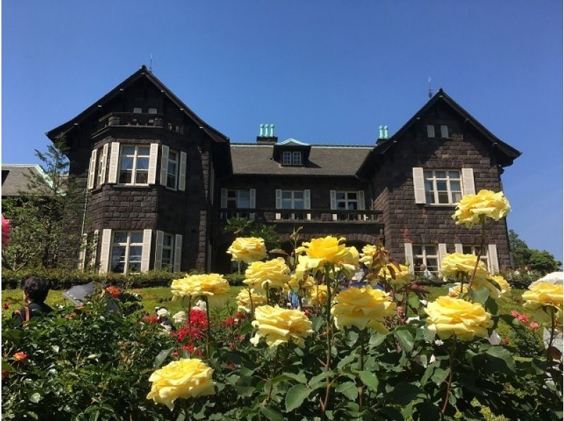 春バラ咲く麗しの庭園へ♪ ステンドグラスの鳩山会館＆旧古河庭園・迎賓館赤坂離宮本館見学バスツアー【029029－1176】の紹介画像