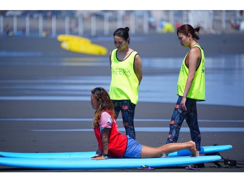 [Kanagawa/Shonan/Enoshima] A female instructor will teach you. A surfing experience school for female beginners!の紹介画像