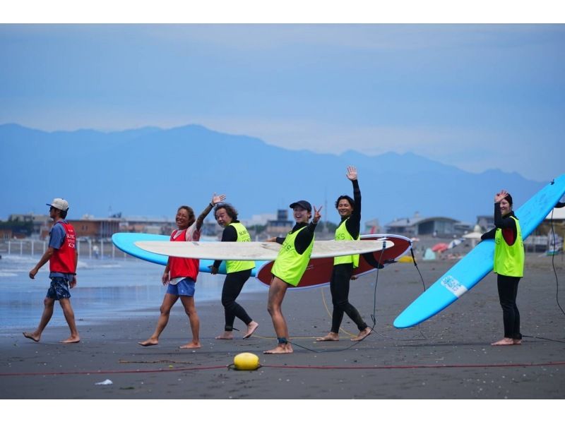 [Kanagawa/Shonan/Enoshima] A female instructor will teach you. A surfing experience school for female beginners!の紹介画像