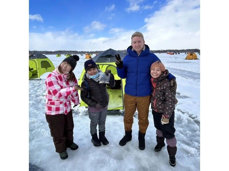 [Misawa City, Aomori Prefecture] Ice fishing for smelt at Ane-numa. Freshly caught fish fried! Tasting service included. All-inclusive rental package.の紹介画像