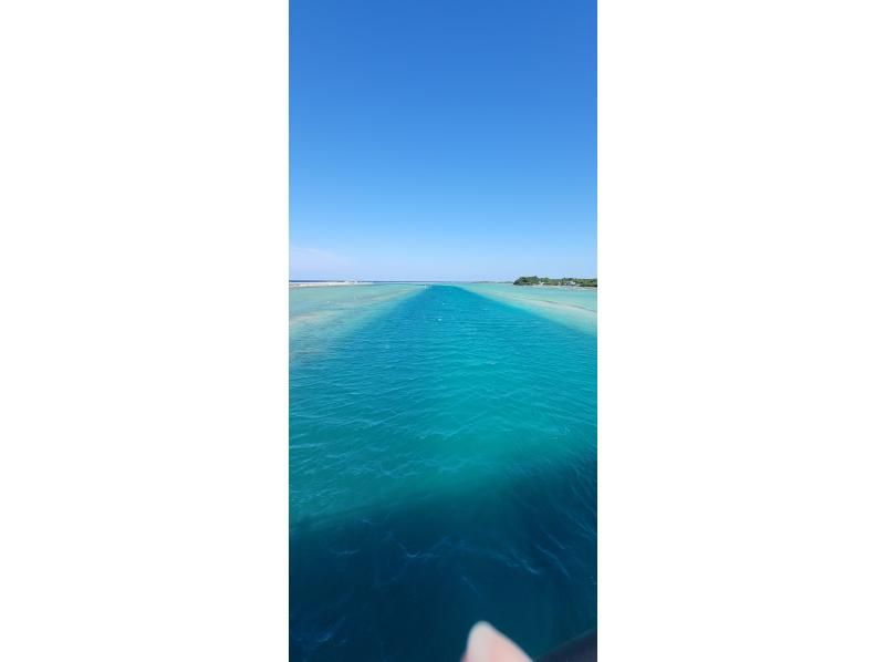 [Kumejima・Okunohama] Carpool! Snorkeling with a spectacular view guided by a local Uminchu! Mineral water included!の紹介画像