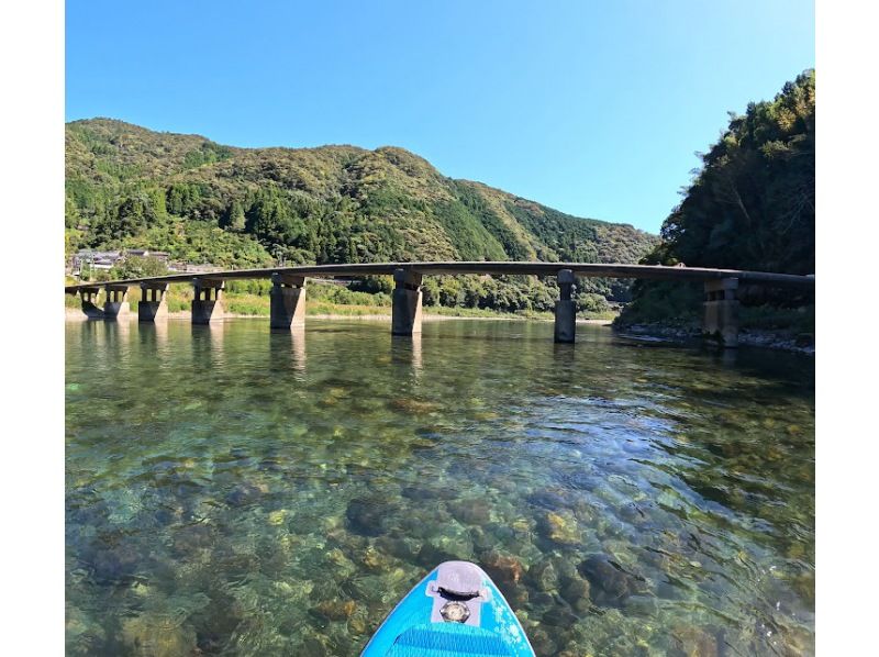 【高知・仁淀川】春秋限定プラン!!  SUPで仁淀川をスリリング川下り体験 （SUP経験1回以上のかた対象）の紹介画像