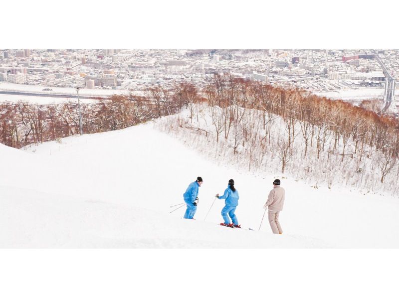 [Day trip] Hokkaido/Sapporo/Otaru sightseeing/Sapporo Kokusai Ski Resort/Snow play day trip tour/For beginners, intermediate and advanced skiers/Multiple plans to choose from | Departing from Sapporoの紹介画像