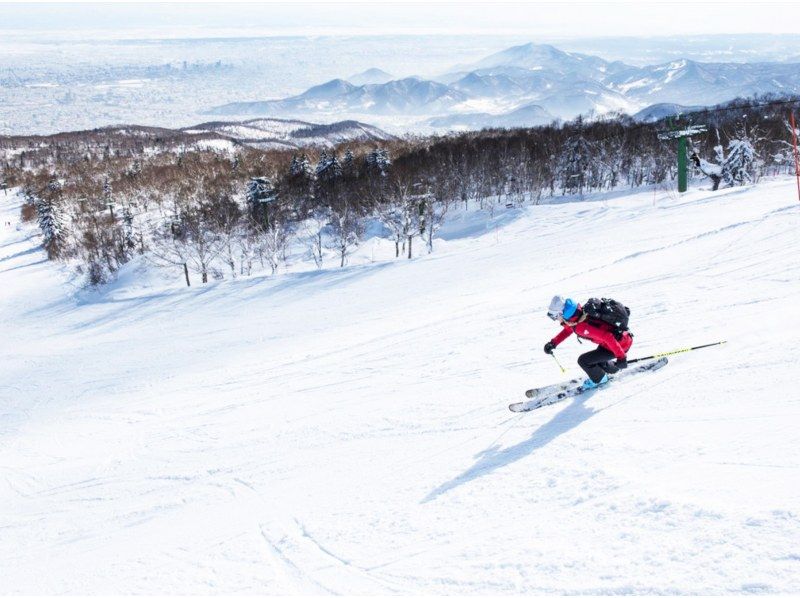 [Day trip] Hokkaido/Sapporo/Otaru sightseeing/Sapporo Kokusai Ski Resort/Snow play day trip tour/For beginners, intermediate and advanced skiers/Multiple plans to choose from | Departing from Sapporoの紹介画像