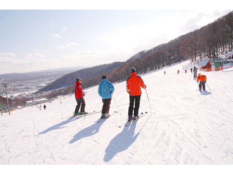 [Day trip] Hokkaido/Sapporo/Otaru sightseeing/Sapporo Kokusai Ski Resort/Snow play day trip tour/For beginners, intermediate and advanced skiers/Multiple plans to choose from | Departing from Sapporoの紹介画像