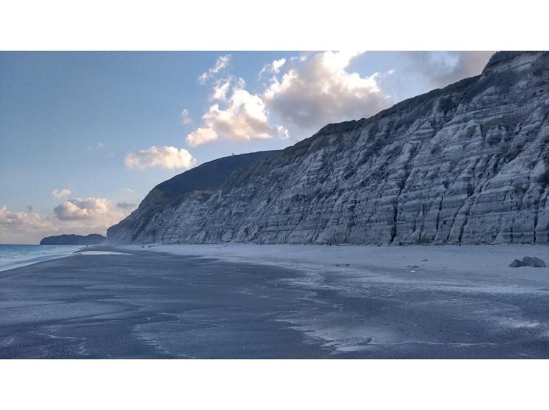 【東京・伊豆諸島】2026年5月23日(土)～24日(日) 島サイクリング「新島」。世界で希少なコーガ石の美しい島をサイクリングで巡るの紹介画像