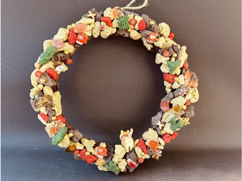 [Okinawa, Ishigaki] Limited time offer! Christmas wreath made from Ryukyu glass and shellsの紹介画像