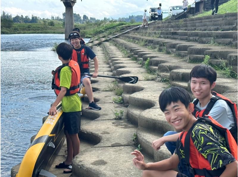 【山形・鮭川村】村を流れる里川『鮭川』でSUP体験　初心者・女性歓迎　穏やかな流れの里川で気軽にSUPを体験しよう！の紹介画像