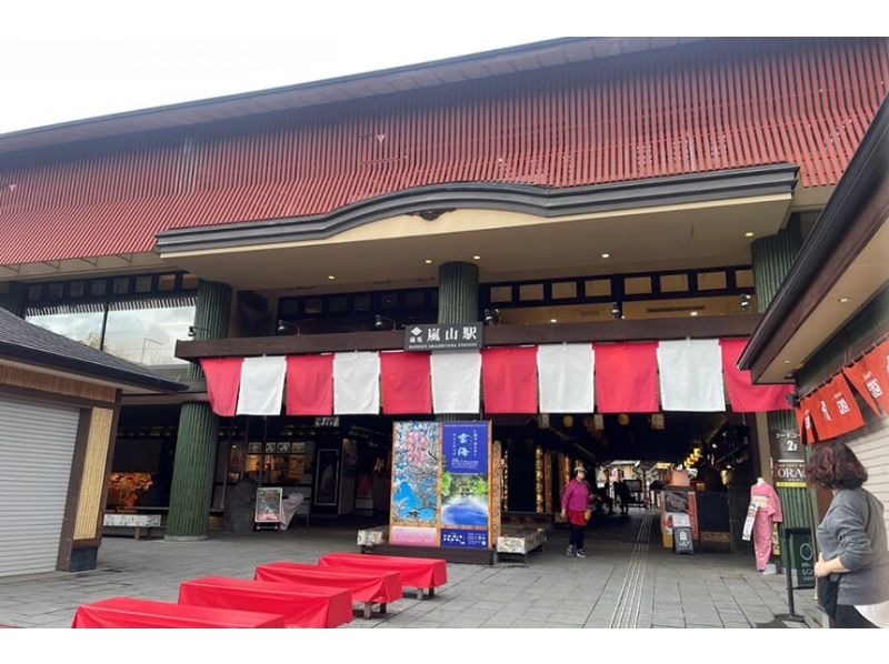 【京都・嵐山】「着物レンタル」嵐電嵐山駅3F　手荷物を持っての移動無し！の紹介画像