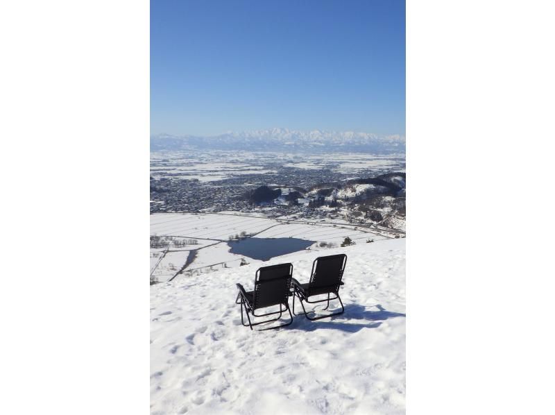 【山形県・南陽市】ソリに乗って楽々登頂！白銀の十分一山プライベートツアーの紹介画像