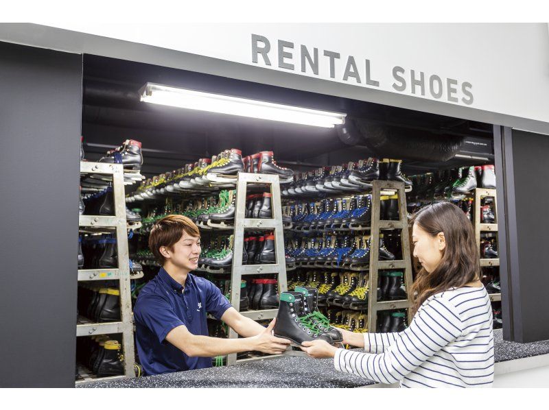 [Tokyo, Shinjuku] Meiji Jingu Gaien Ice Skating Rink - Skating ticket with rental shoesの紹介画像