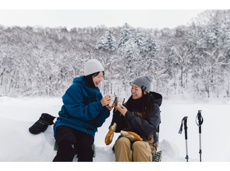 【北海道・ニセコ・２時間】冬の大自然をわくわく探検スノーシュー体験！ゆったり白銀の世界を歩いてみよう♪写真データは無料でプレゼント♪の紹介画像