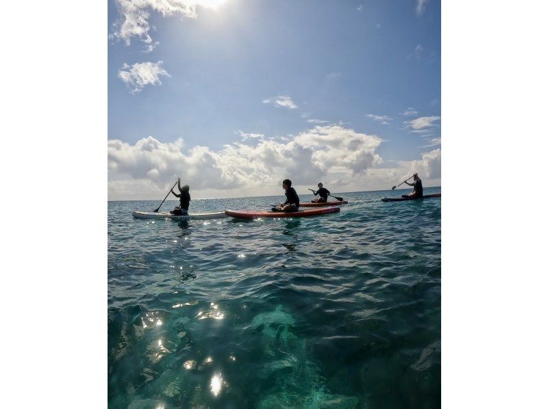 [A first in the marine industry] ⭐️ A former USJ dancer is our tour guide ⭐️ ☆ Hidden Land SUP Tour ☆ Hop on a colorful SUP with drone footage to a secluded spot.の紹介画像