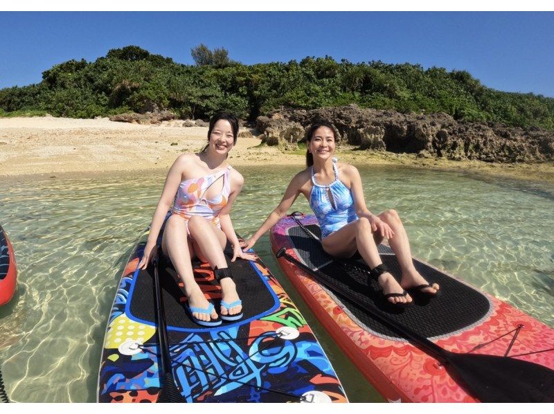 【宮古島·1人包船】☆祕境SUP之旅☆含無人機拍攝⭐️前USJ舞者擔任導遊⭐️乘坐色彩繽紛的SUP前往僻靜的祕境。の紹介画像