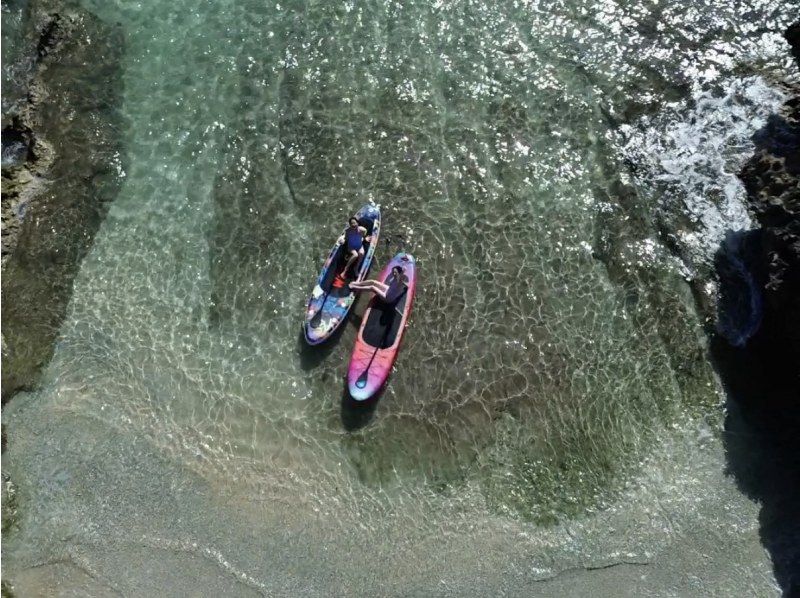 【1組限定完全貸切・ドローン撮影あり】秘境SUPツアー⭐️元USJダンサーがツアーガイド⭐️カラフルなSUPに乗り誰もいない秘境ポイントへ。の紹介画像