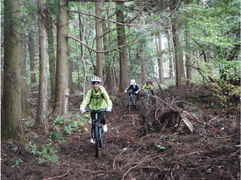 【軽井沢近郊／群馬 関東】マウンテンバイク自転車・MTB山道体験『里山トレイル探検ライド』軽井沢近くで外遊びアウトドア　◎秋の紅葉〜冬ツアーの紹介画像