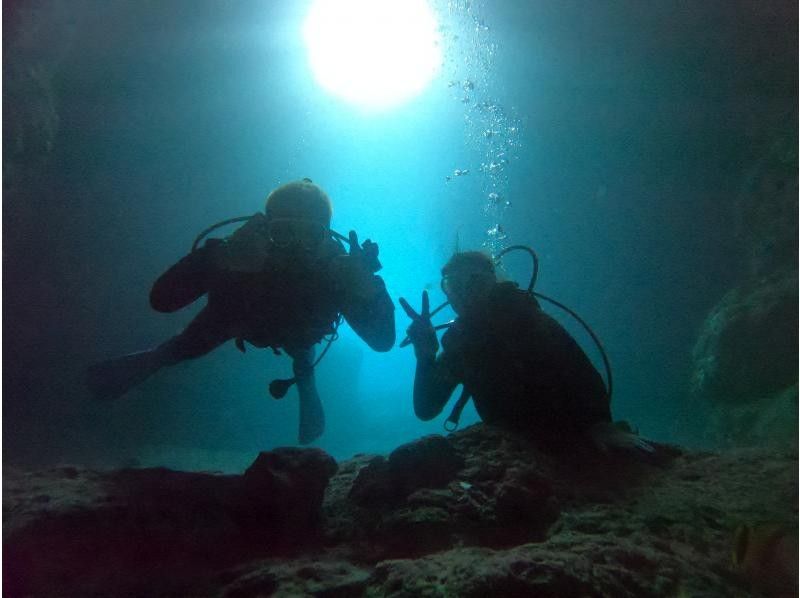 [Okinawa Blue Cave] If you can't go to the Blue Cave, you'll get a full refund. Private diving experience plan: A completely private service for families, couples, or groups of friends!の紹介画像