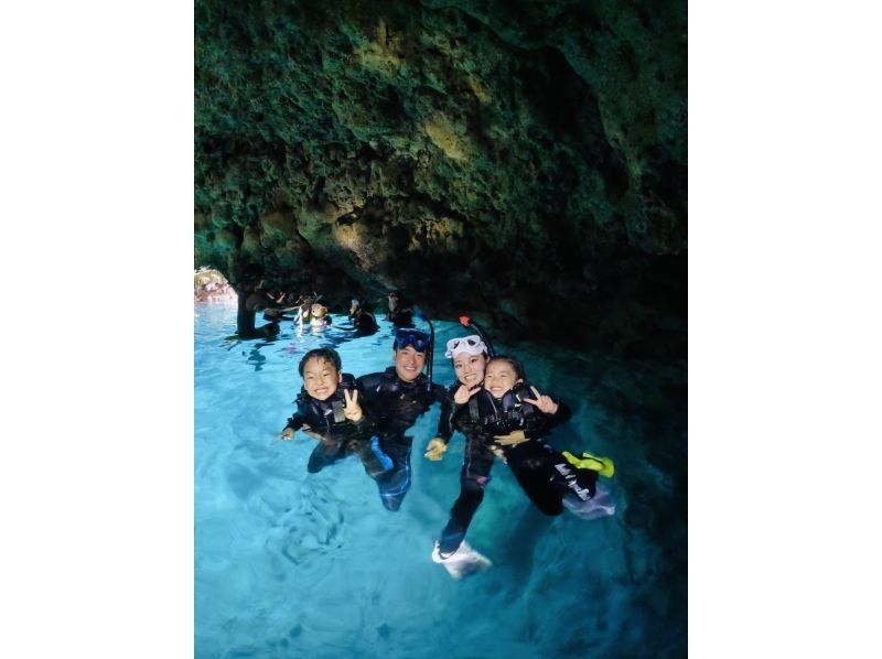 [Okinawa Blue Cave] If you can't go to the Blue Cave, you'll get a full refund. Private snorkeling plan: A completely private service for families, couples, or groups of friends!の紹介画像