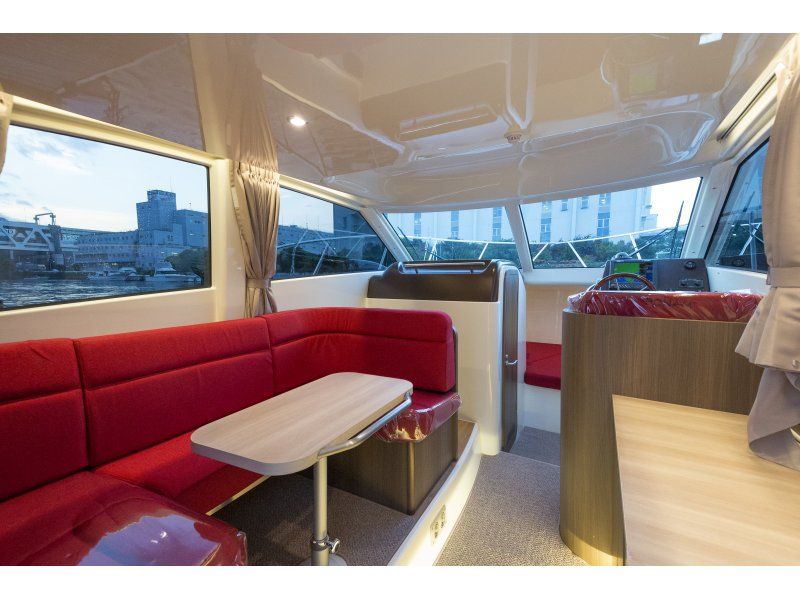 [Yokohama Minato Mirai] Limited time offer: 12/20-25! Private Christmas cruise for two with drinks including champagneの紹介画像