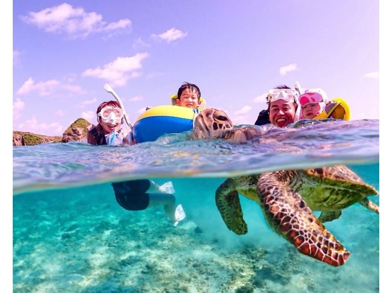 [Okinawa, Miyakojima] Pick-up available [Reservations on the day OK!! / Ages 1 to 70] Sea turtle snorkeling with a 100% chance of encountering them! Filmed with the latest underwater camera!の紹介画像