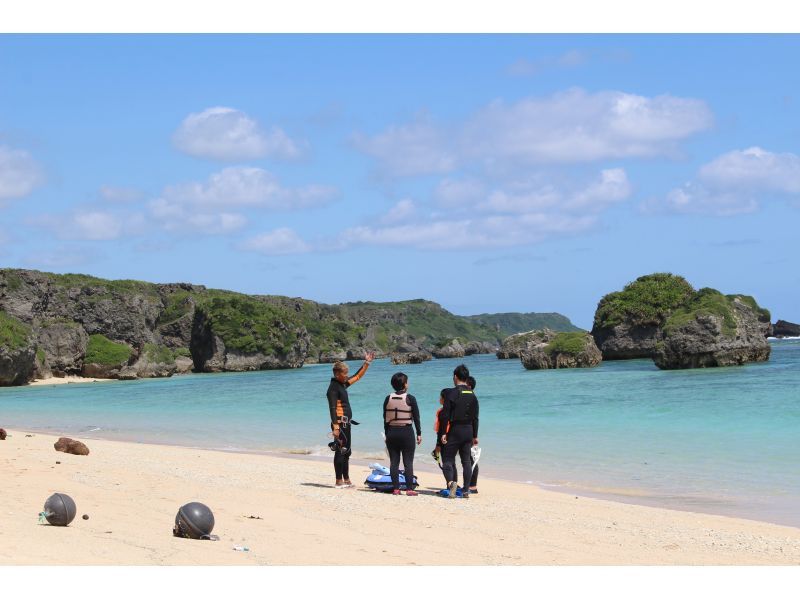 [Okinawa, Miyakojima] Pick-up available [Reservations on the day OK!! / Ages 1 to 70] Sea turtle snorkeling with a 100% chance of encountering them! Filmed with the latest underwater camera!の紹介画像