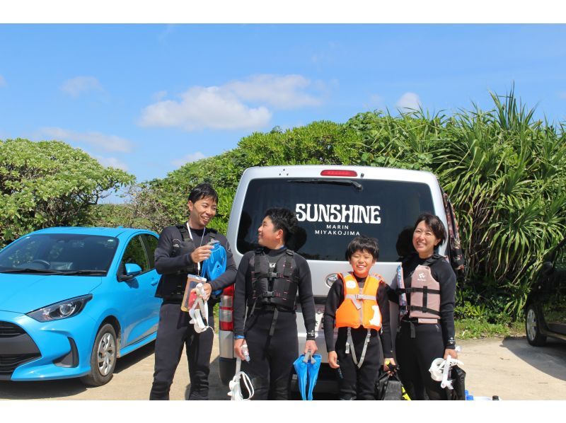 【冲绳/宫古岛/有接送服务】【1岁～70岁】能见度极佳的海滩｜与海龟和尼莫一起浮潜（高清图像数据）の紹介画像