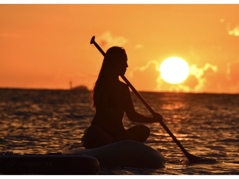 [Miyakojima | SUP] On the day ◎ Filmed with a SLR camera | Spectacular sunset SUP <Free high-resolution data>の紹介画像