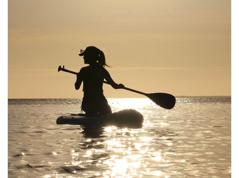 [Miyakojima | SUP] On the day ◎ Filmed with a SLR camera | Spectacular sunset SUP <Free high-resolution data>の紹介画像