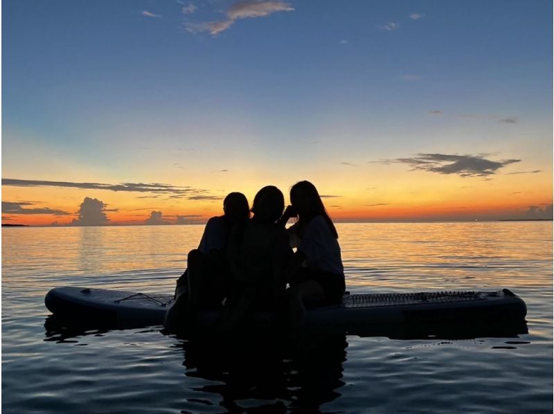 [Miyakojima | SUP] On the day ◎ Filmed with a SLR camera | Spectacular sunset SUP <Free high-resolution data>の紹介画像