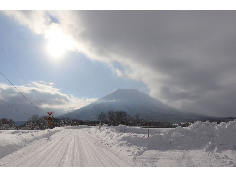 [Niseko Winter Rafting] Gently and leisurely float down the river in a world of silver.の紹介画像