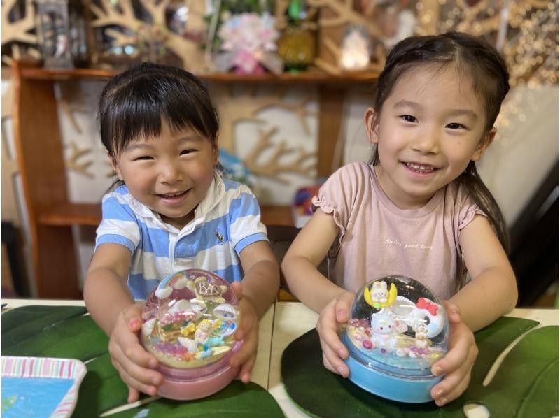  【秋田・横手】＜ふるさと村・つつじの森＞ミニチュア6個付き！スノードーム作り体験♫キラキララメが舞う小さな世界･:*.思い出をカタチに☆の紹介画像