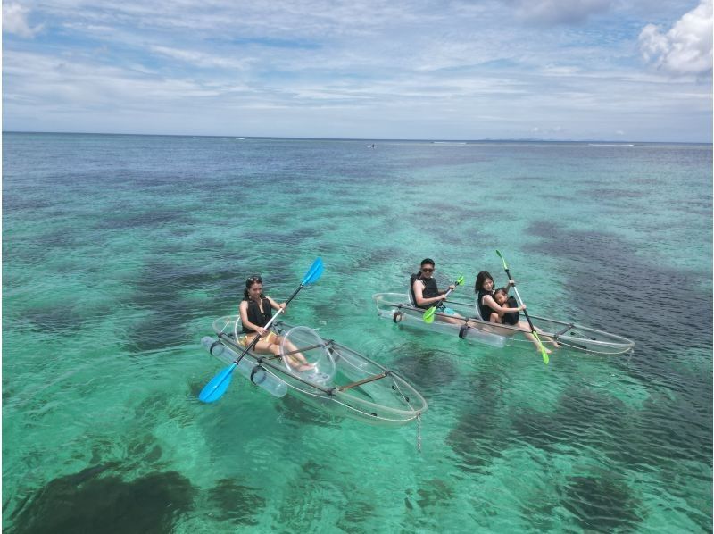 [Okinawa main island, northern part / Nakijin Village] The only tour that can be enjoyed from 1 year old! Clear Kayak 60 minute course (drone photography also available)の紹介画像