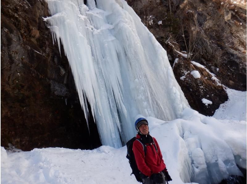 【栃木・日光】足に自信ありの方はこちら！？絶景の氷瀑求めて！奥日光 庵滝氷瀑スノートレッキングドツアーのご案内　１日１回開催の紹介画像