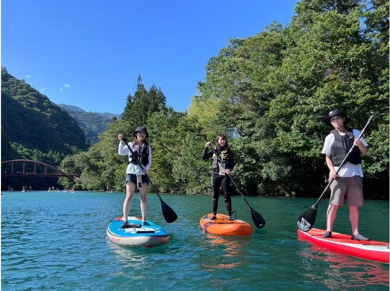 【群馬・四万温泉】SUP聖地！人気の四万湖でサップ体験 1人乗りシングルSUPレンタルの紹介画像