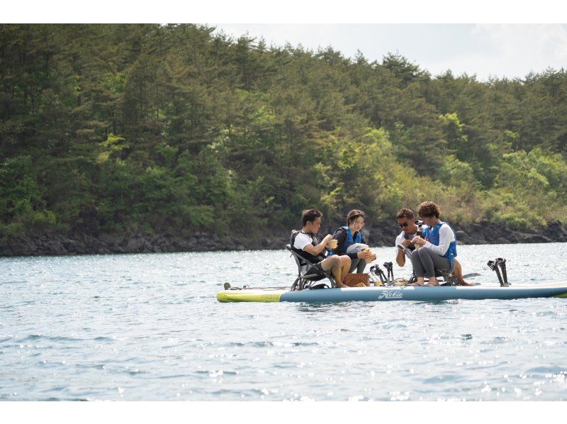 [Yamanashi, Lake Saiko] A large boat that everyone can ride! "Mirage iTrek Fiesta 60-minute rental"の紹介画像