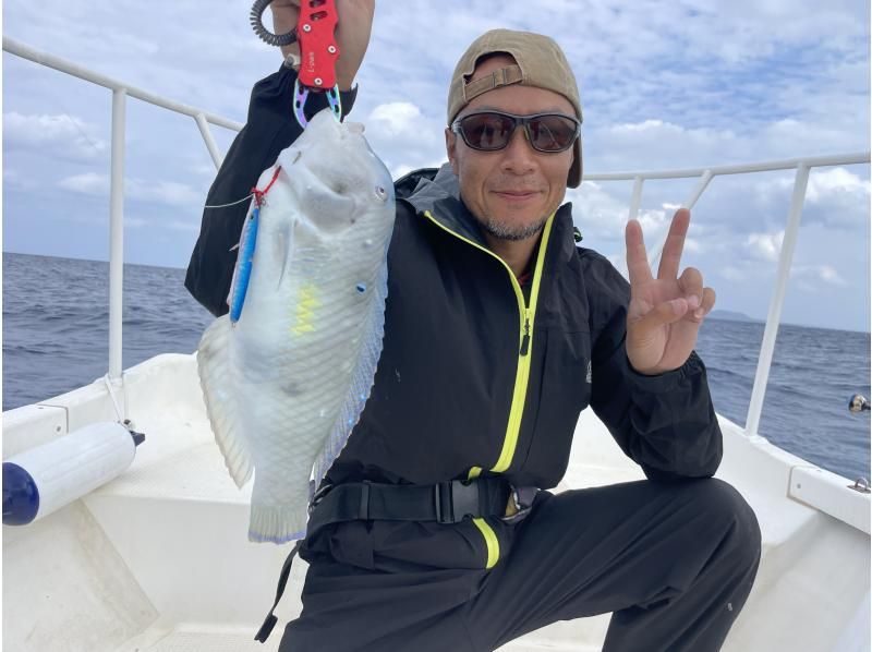 [Ishigaki Island, fully-private charter] Beginners and first-timers welcome! Half-day lure fishing on a boat! (Empty-handed, photo gift)の紹介画像