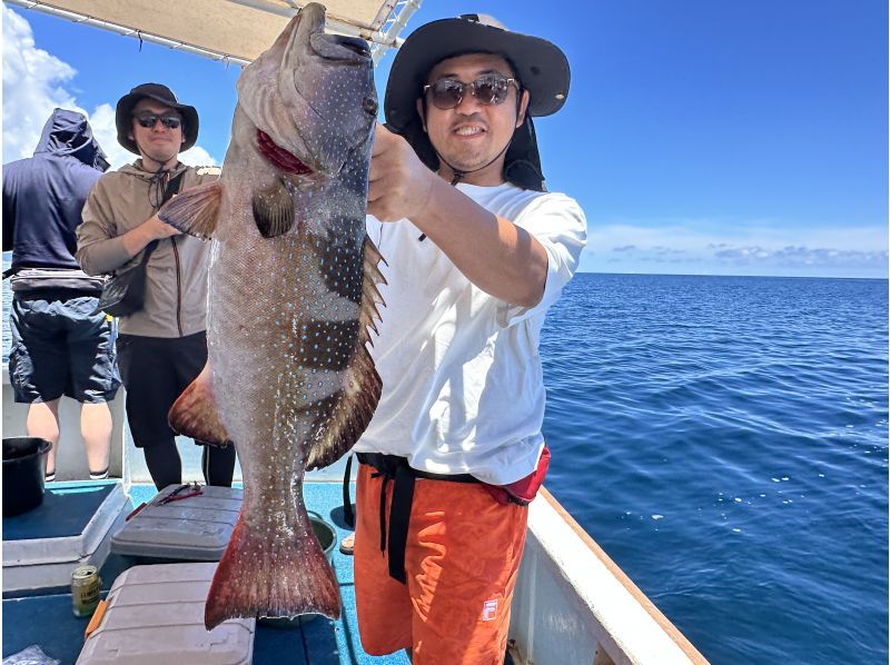 【이시가키 섬 &middot; 완전 전세】 거물을 노릴 수있다! 배로 가는 하루 루어 낚시! ! (빈손 OK, 사진 선물)の紹介画像