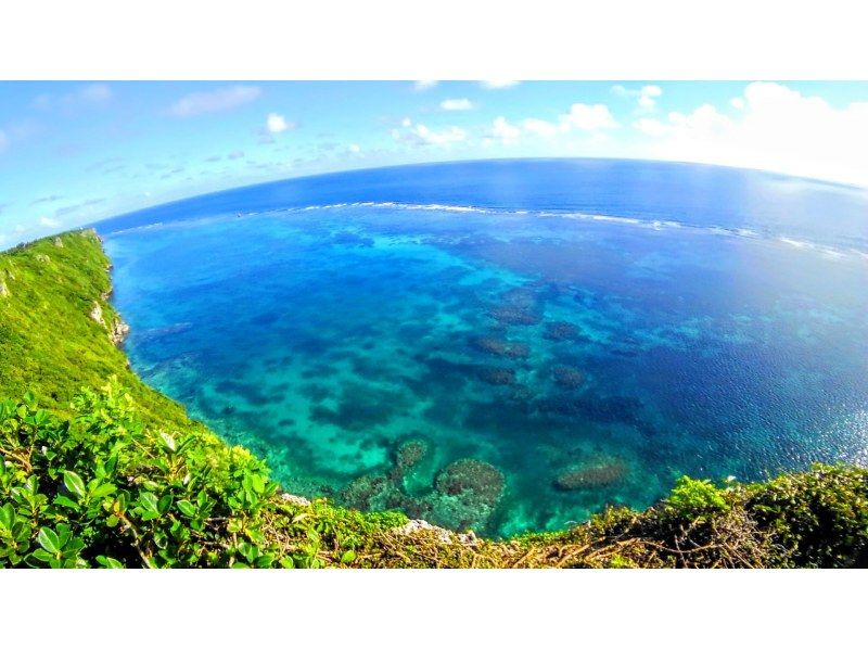 【沖縄・伊良部島】＜宮古島でココだけ＞青の洞窟グラスボート周遊♪＋高さ約20ｍ！【大龍門】シーカヤック探検♪の紹介画像