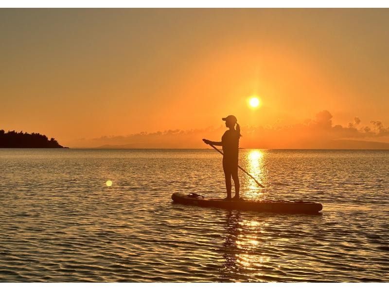 Featured in ANA magazine (Highly popular ★ Family discount available) First in Ishigaki! Sunset SUP with a spectacular view of the mangrove sunset [Ages 2-85] Available on the day! Free transfers and photos ★ Showers availableの紹介画像