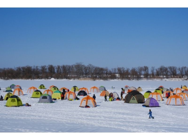 【北海道・札幌】氷上でワカサギ釣り体験〜ベテラン釣り師も楽しめるように釣りざお＋リールにオプションあり！（送迎あり）の紹介画像