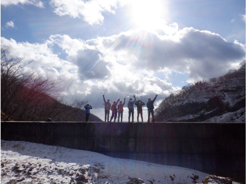 【栃木・日光】足に自信ありの方はこちら！？絶景の氷の世界を求めて！雲竜渓谷アイスワールドツアーの紹介画像